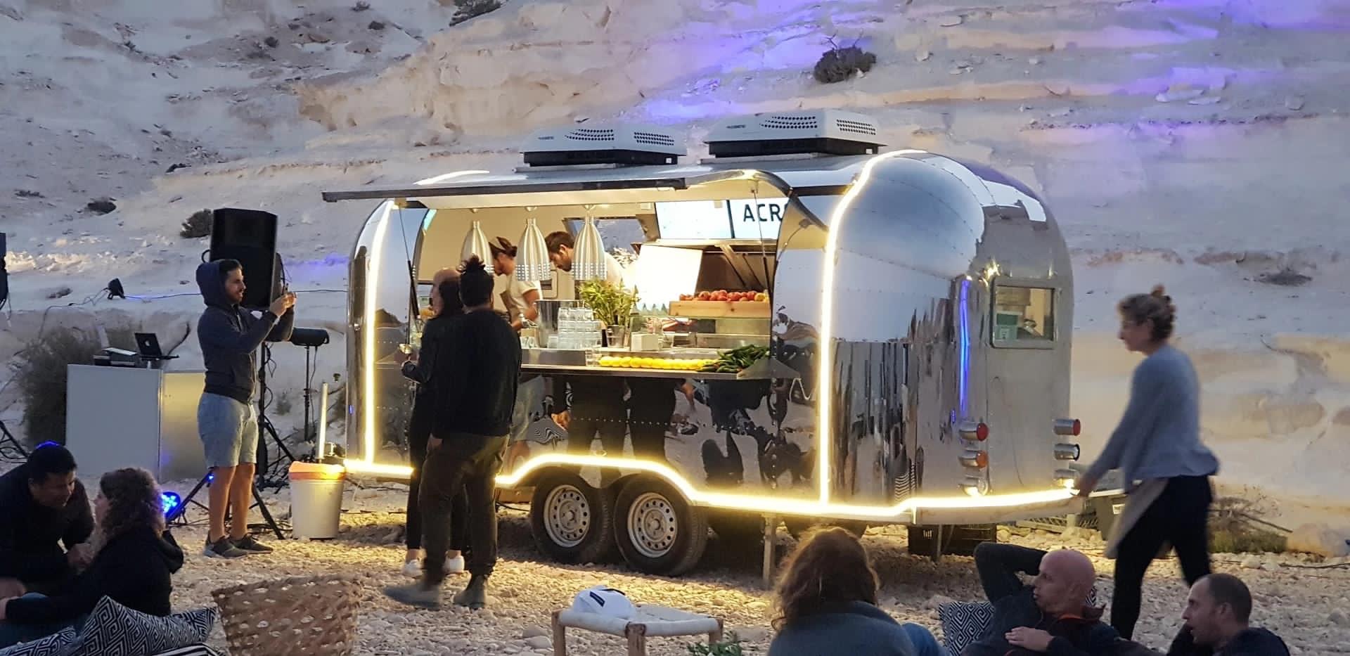 Análise aprofundada da estrutura de piso de três camadas para food trucks