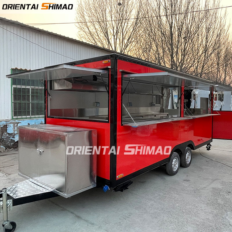 Food Truck com equipamento de cozinha completo