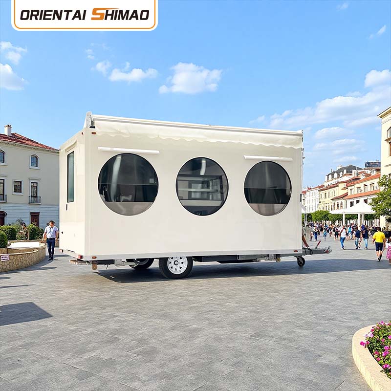 Carrinho de comida quadrado sobre rodas